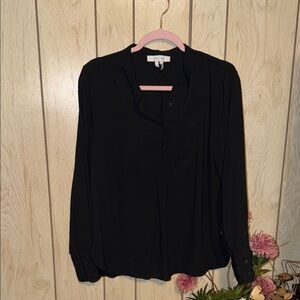Lark & Ro Black Long-Sleeve Button-Front Blouse